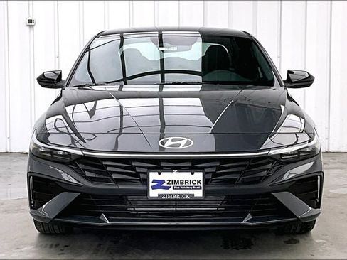 Certified 2025 Hyundai Elantra Sport FWD image 3