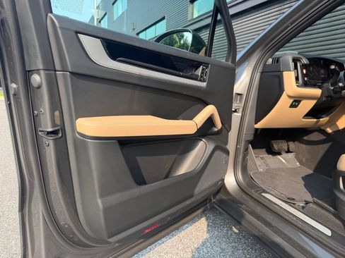 Certified 2026 Porsche Cayenne AWD/4WD image 17