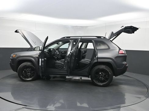 Used 2022 Jeep Cherokee Trailhawk w/ Premium Leather Package AWD/4WD image 36