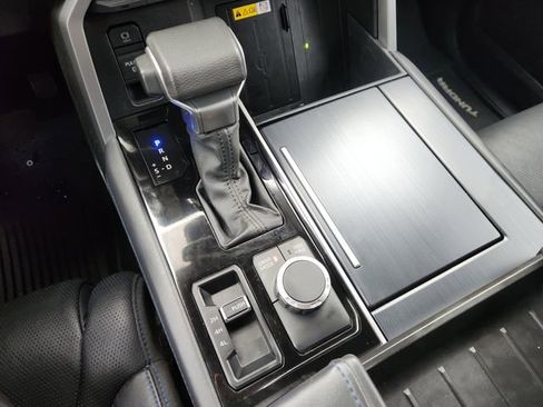 Used 2023 Toyota Tundra Platinum AWD/4WD image 19