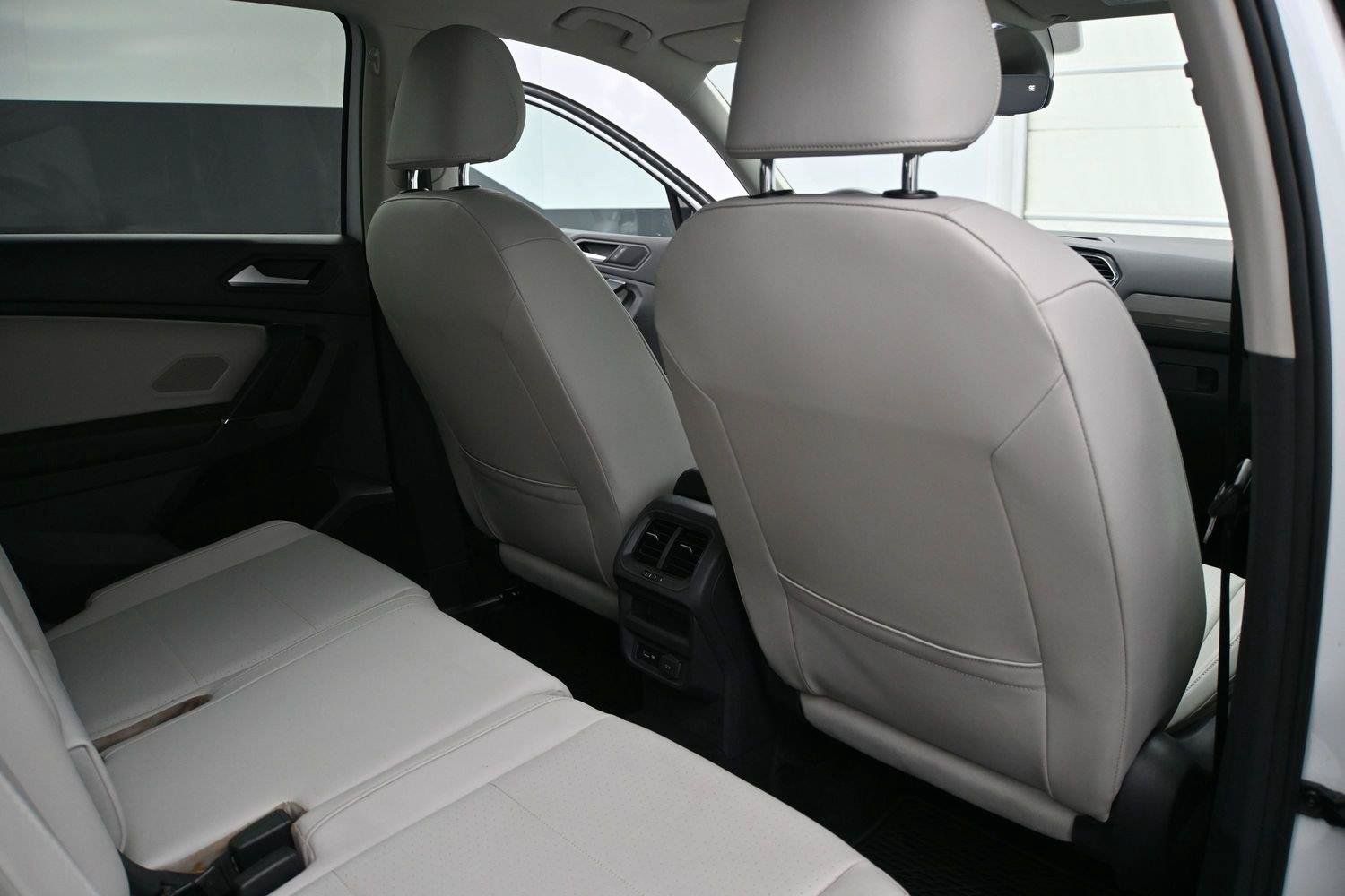 Used 2020 Volkswagen Tiguan SEL w/ 3rd Row Seat Package AWD/4WD image 18