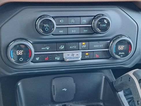 Used 2024 Ford Bronco Outer Banks AWD/4WD image 22