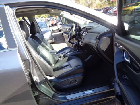 Used 2020 Nissan Rogue SL w/ Premium Package FWD image 16
