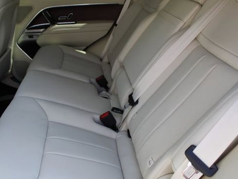 New 2025 Land Rover Range Rover SE image 4