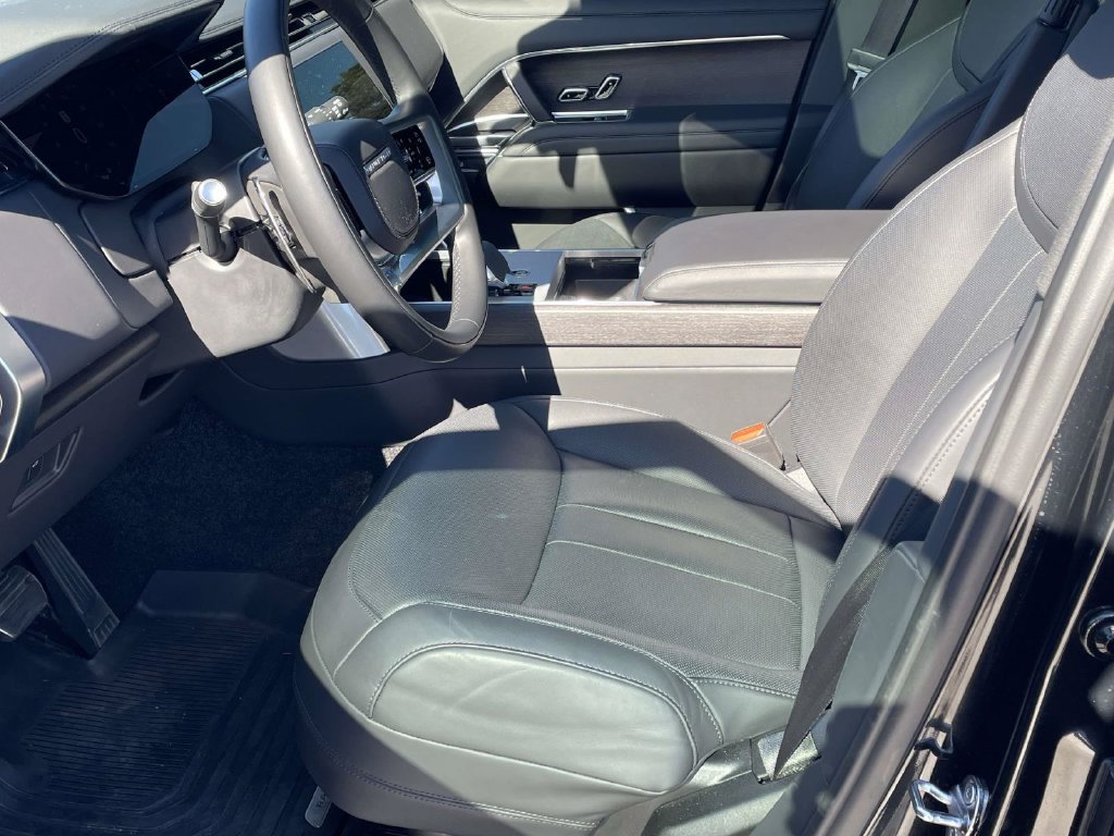 Used 2025 Land Rover Range Rover SE AWD/4WD image 9