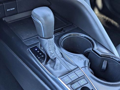 Used 2019 Toyota Camry SE image 12