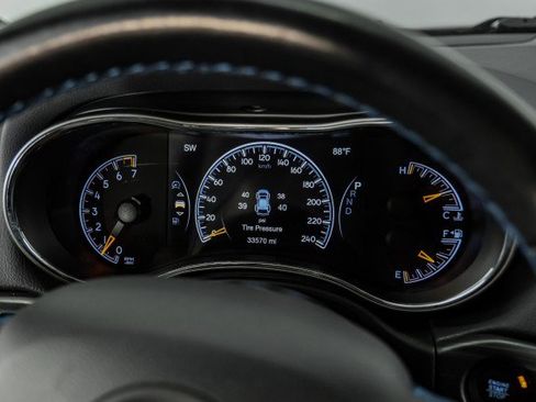 Used 2020 Jeep Grand Cherokee Laredo image 18