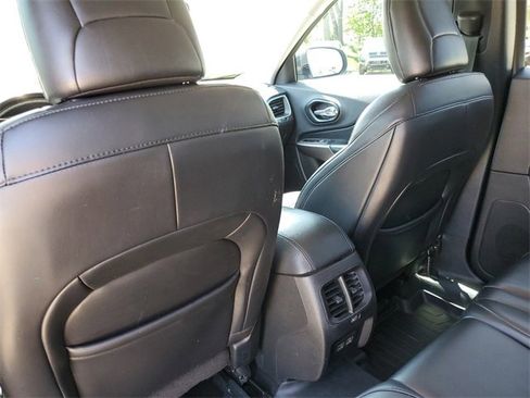 Used 2021 Jeep Cherokee Latitude Plus image 27