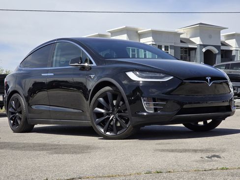 Used 2017 Tesla Model X 100D image 2