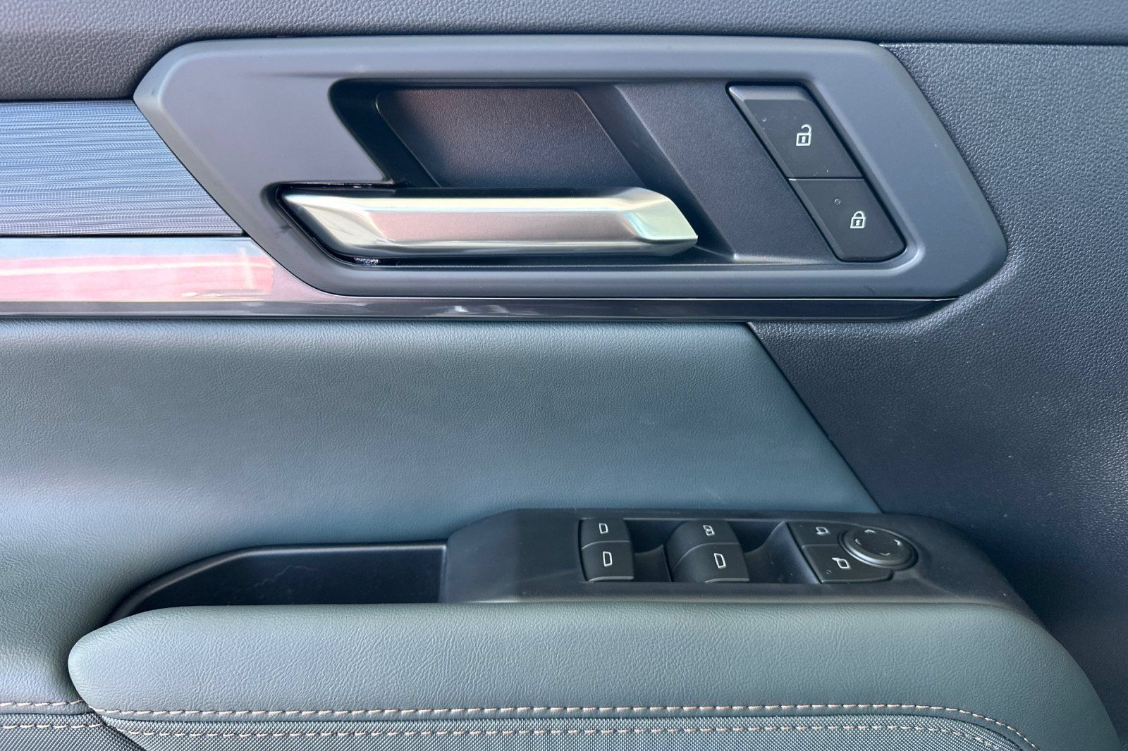 New 2026 GMC Terrain AT4 AWD/4WD image 9