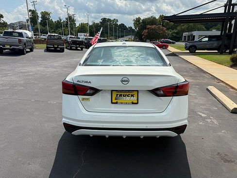 Used 2025 Nissan Altima 2.5 SV FWD image 4