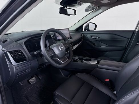 Certified 2025 Nissan Rogue SL image 7