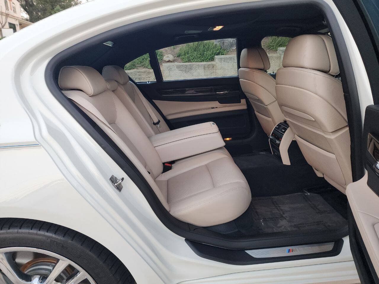 Used 2012 BMW 750Li w/ Driver Assistance Pkg RWD image 21