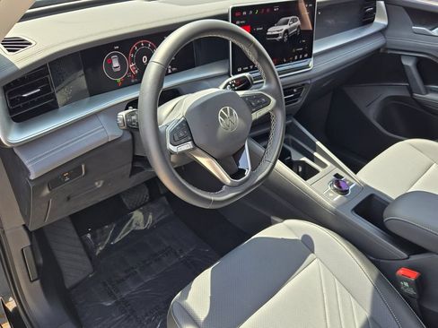Certified 2026 Volkswagen Tiguan SE w/ Panoramic Sunroof Package FWD image 11
