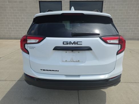 Used 2024 GMC Terrain SLE w/ Driver Convenience Package FWD image 5