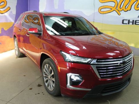 Used 2023 Chevrolet Traverse Premier AWD/4WD image 2