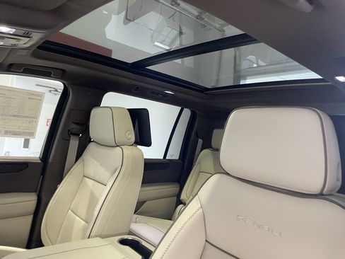 New 2026 GMC Yukon XL Denali w/ Denali Reserve Package image 17