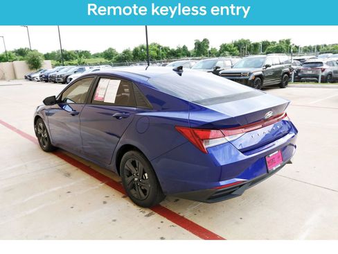 Certified 2022 Hyundai Elantra SEL w/ Convenience Package FWD image 7
