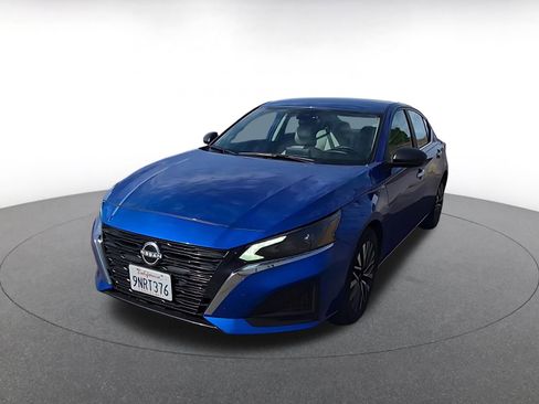 Used 2025 Nissan Altima 2.5 SV image 3