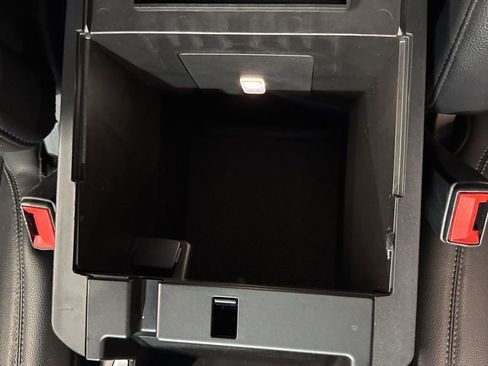 Used 2020 Ford Explorer XLT w/ Equipment Group 202A image 27