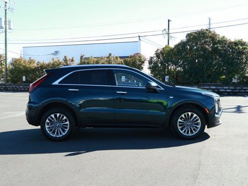 Used 2024 Cadillac XT4 Premium Luxury image 5