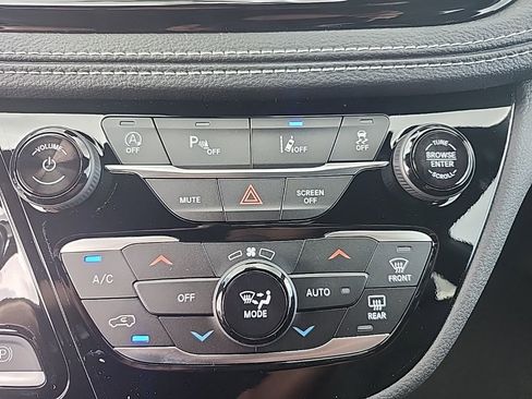 New 2026 Chrysler Pacifica Select image 34