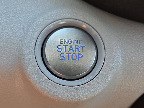 Used 2025 Hyundai Venue SEL FWD image 20