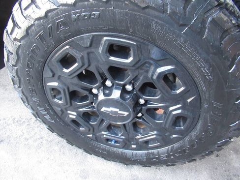 Used 2024 Chevrolet Silverado 2500 LT w/ Convenience Package AWD/4WD image 21