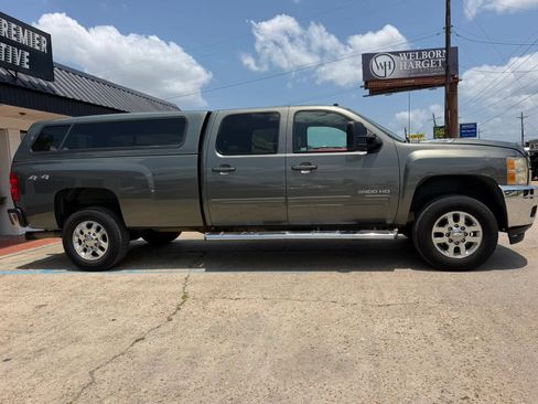 Used 2011 Chevrolet Silverado 3500 LTZ w/ LTZ Plus Package AWD/4WD image 4