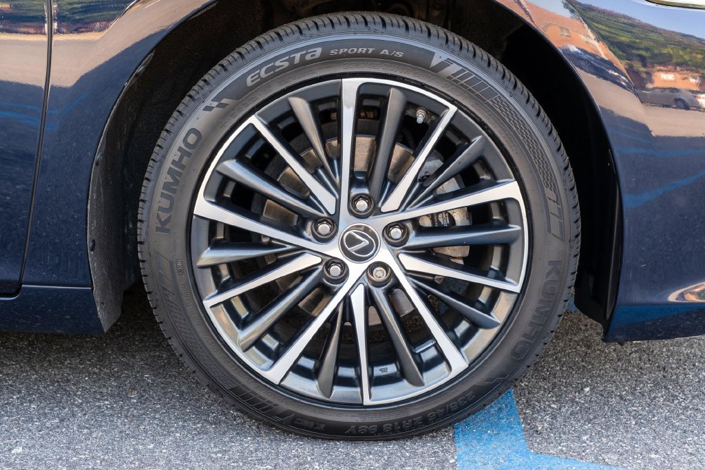 Used 2022 Lexus ES 300h w/ Premium Package FWD image 29