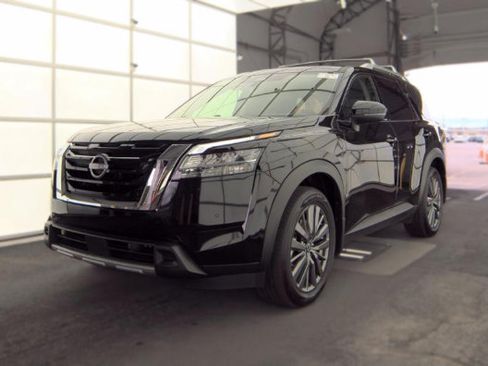 Used 2025 Nissan Pathfinder SL w/ SL Premium Package AWD/4WD image 1