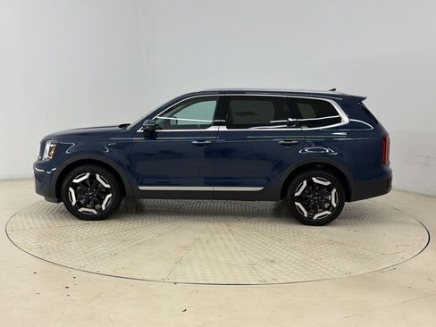 Used 2023 Kia Telluride S AWD/4WD image 2