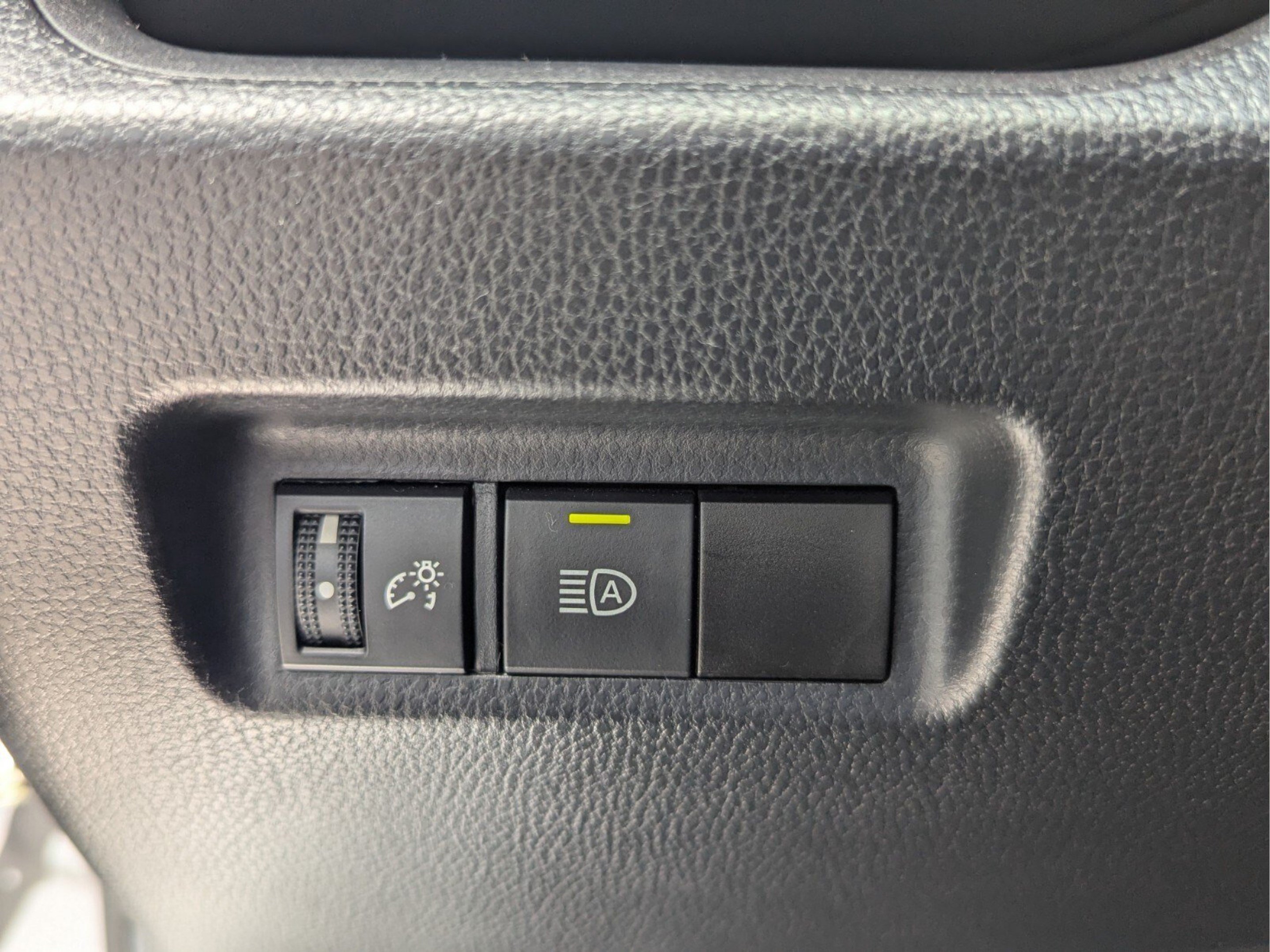 Used 2023 Toyota RAV4 LE FWD image 11