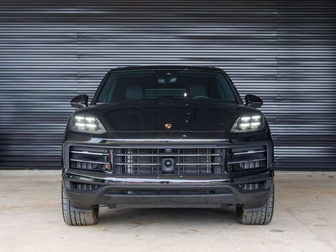 Certified 2025 Porsche Cayenne AWD/4WD image 10
