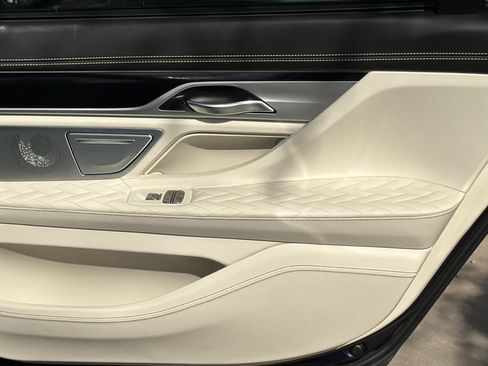 Used 2020 BMW 745e xDrive image 27