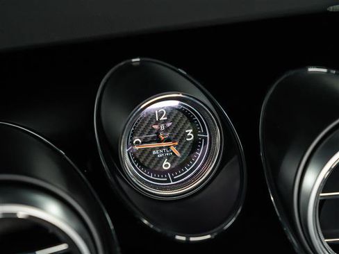 Used 2018 Bentley Bentayga image 29