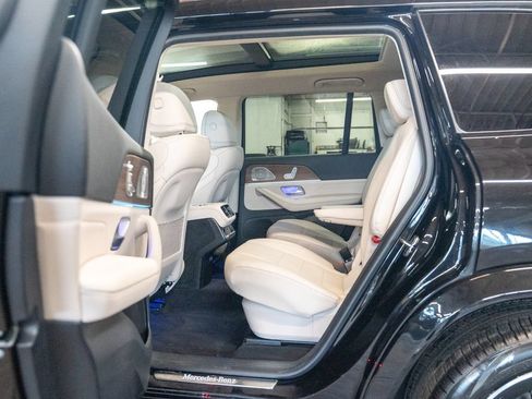 Used 2024 Mercedes-Benz GLS 450 4MATIC image 32
