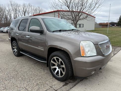Used 2011 GMC Yukon Denali image 3