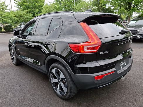 Used 2023 Volvo XC40 B5 Plus w/ Driver Assist Package AWD/4WD image 4