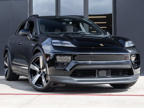 Certified 2025 Porsche Macan Electric RWD image 6