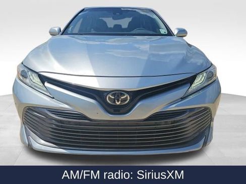 Used 2018 Toyota Camry XLE FWD image 3