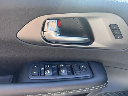 New 2027 Chrysler Pacifica Select AWD/4WD image 12