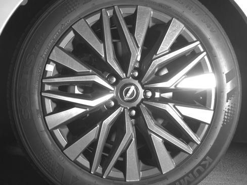 Used 2025 Nissan Altima 2.5 SV FWD image 12