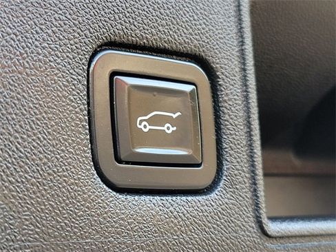 Used 2019 GMC Terrain Denali w/ Advanced Safety Package image 16