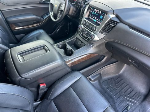 Used 2019 Chevrolet Tahoe LT w/ Luxury Package AWD/4WD image 17