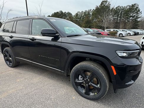 New 2025 Jeep Grand Cherokee L Laredo image 5