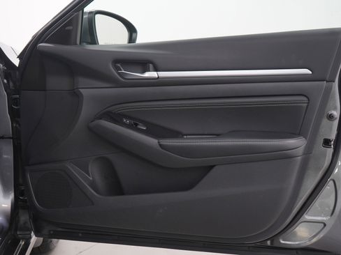 Used 2023 Nissan Altima 2.5 SV w/ SV Premium Package image 9