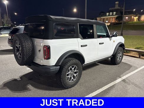 Used 2023 Ford Bronco Badlands image 2