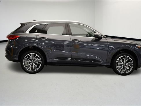 Used 2025 Audi Q5 Premium Plus w/ Premium Plus image 6