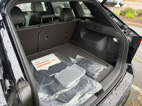 New 2026 Volkswagen Tiguan SE R-Line FWD image 27